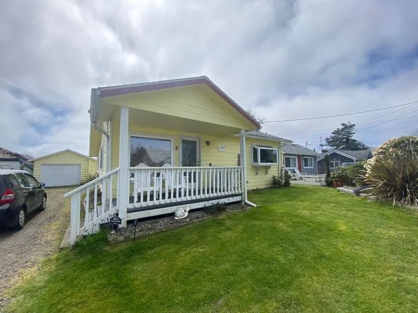 317 10th St NE, Long Beach, WA 98631