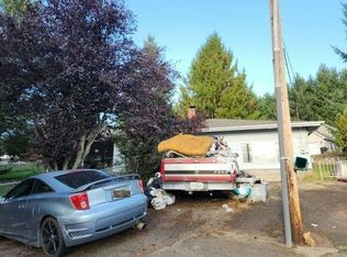 1102 Hillside Dr, Cottage Grove, OR 97424