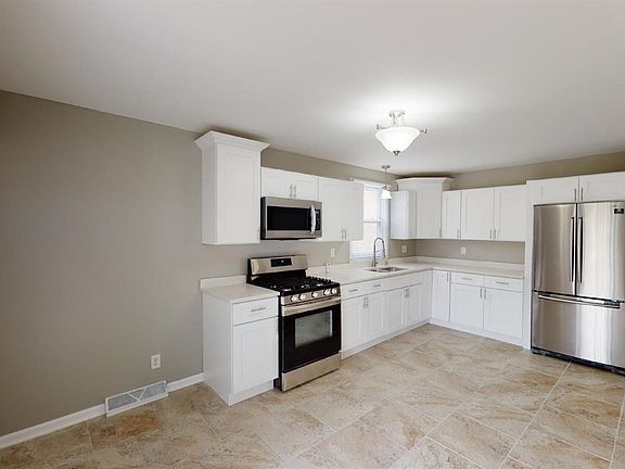 3rd image of 4342 Magoun Ave