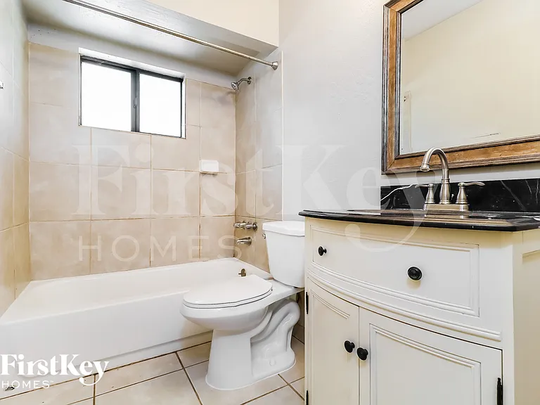 7156 N 17th Dr — Photo 13