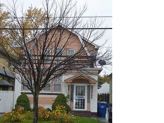 2nd image of 578 Winspear Ave