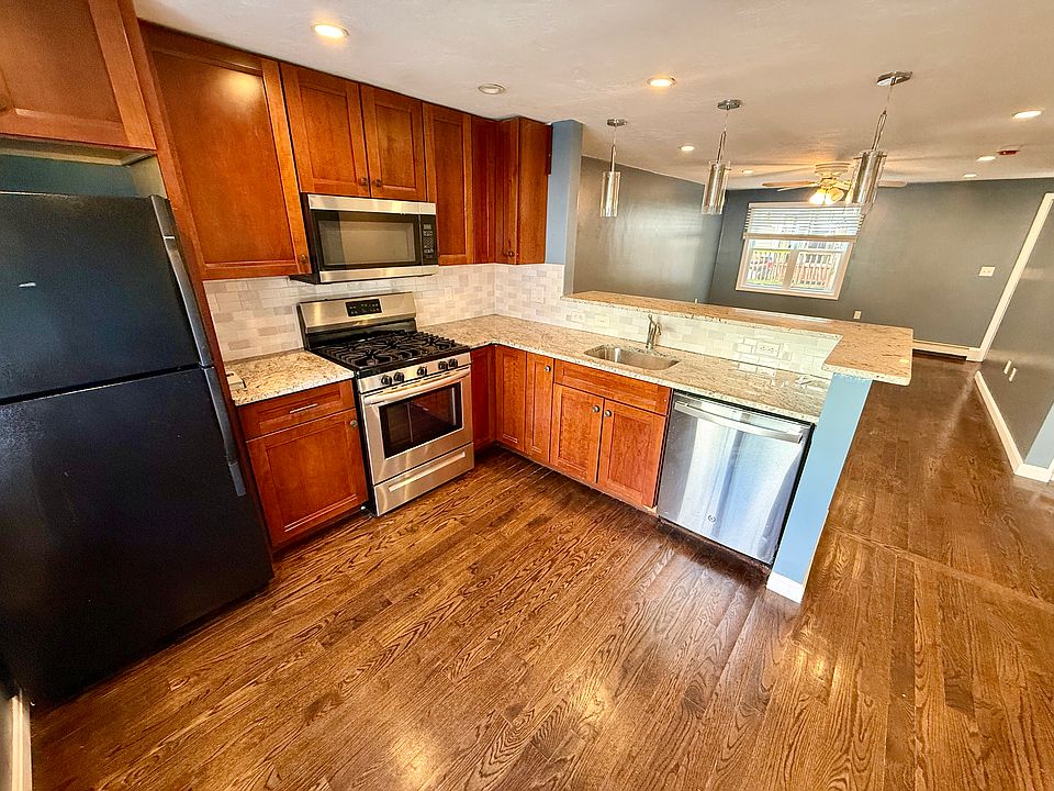 1st image of 210 W 6th St