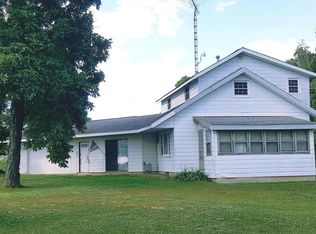 776 N State Highway 130, Parkersburg, IL 62452