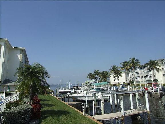5th image of 130 Breakers Ct #2