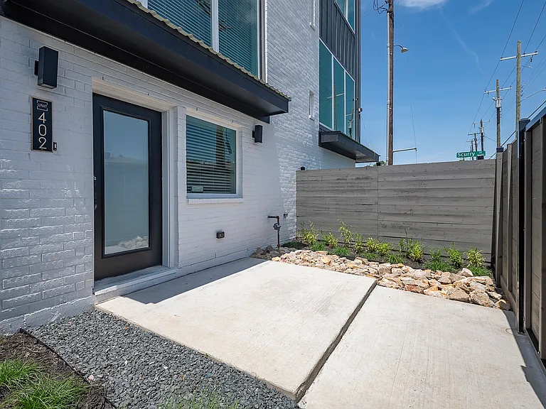 1423 N Carroll Townhomes — Photo 3