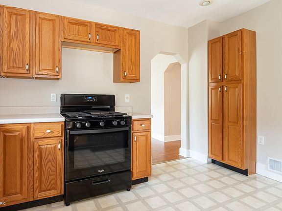 5th image of 1621 Langley Ave