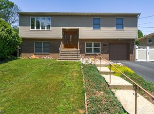 589 Grove St, Rahway, NJ 07065