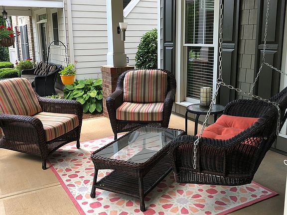 Inviting Front Porch!