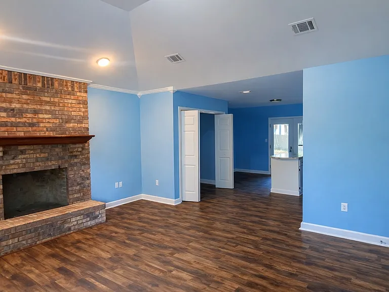 6820 Oakhurst Dr — Photo 3