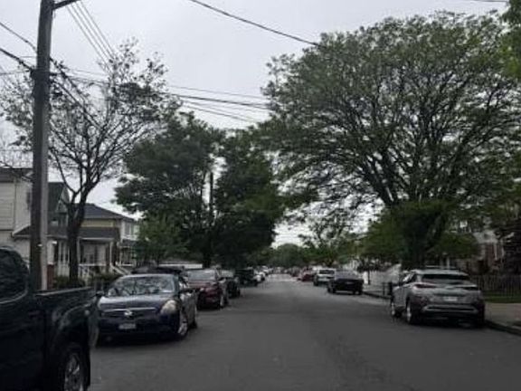 Exterior Neighborhood (street photo)