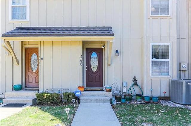 1st image of 266 NE Bayview Dr