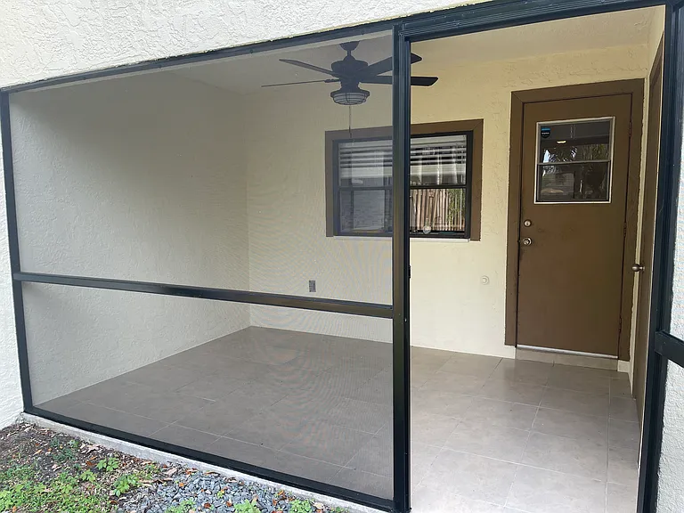 2051 Cove Ln — Photo 11