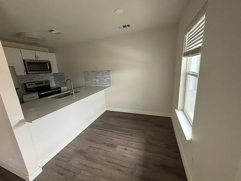 6409 Burns St #204 — Photo 5