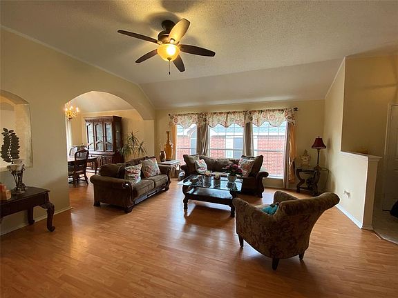 2nd image of 5907 Vista Glen Ln