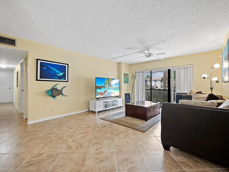 1014 Green Pine Blvd #H1 — Photo 5