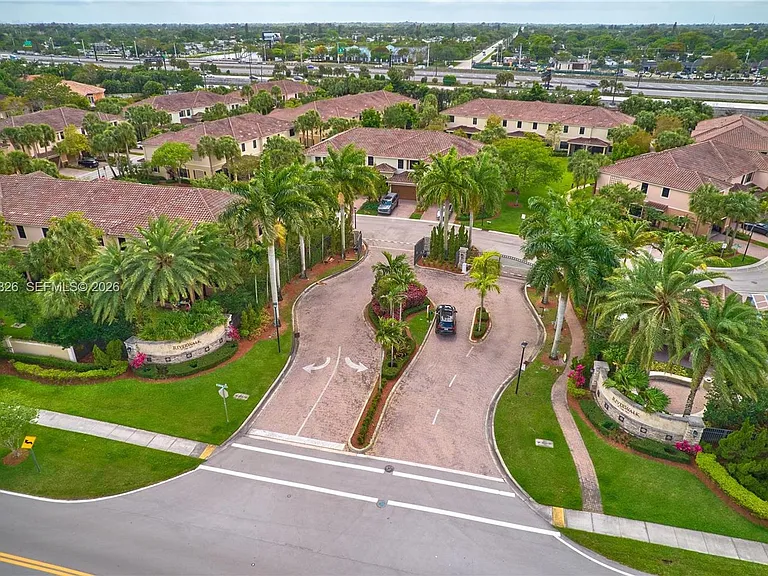 129 Riverwalk Cir E #129 — Photo 3