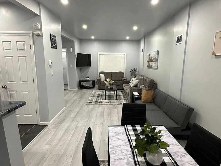 1809 Willow Ave — Photo 4