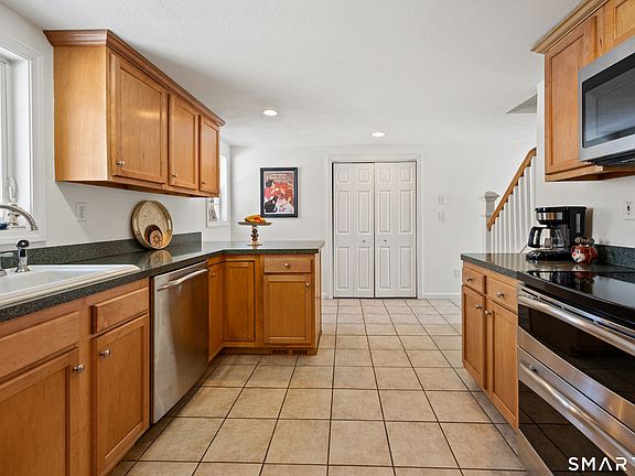 5th image of 28 Davis Road