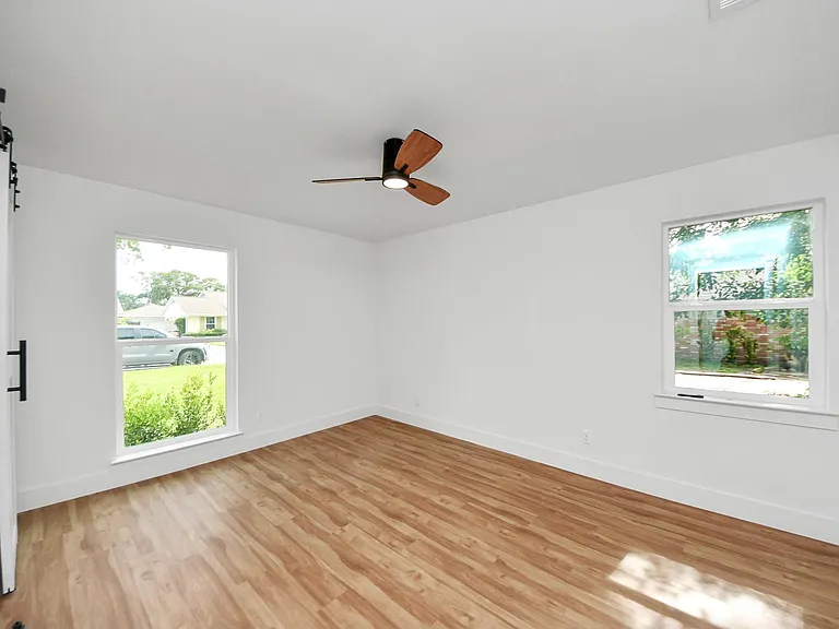 6249 Locke Ln — Photo 33