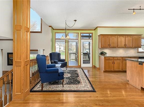 3rd image of 204 SE Sumpter Dr