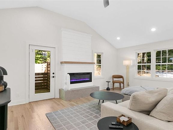 5th image of 3154 Briarcliff Way