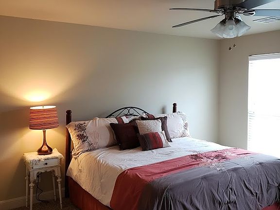 4th image of 1305 Deer Creek Ln