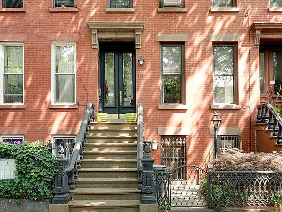 2nd image of 421 Quincy St