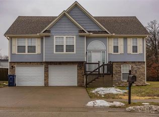 207 Division St, Knob Noster, MO 65336