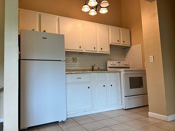 4th image of 234 Elyria St #28