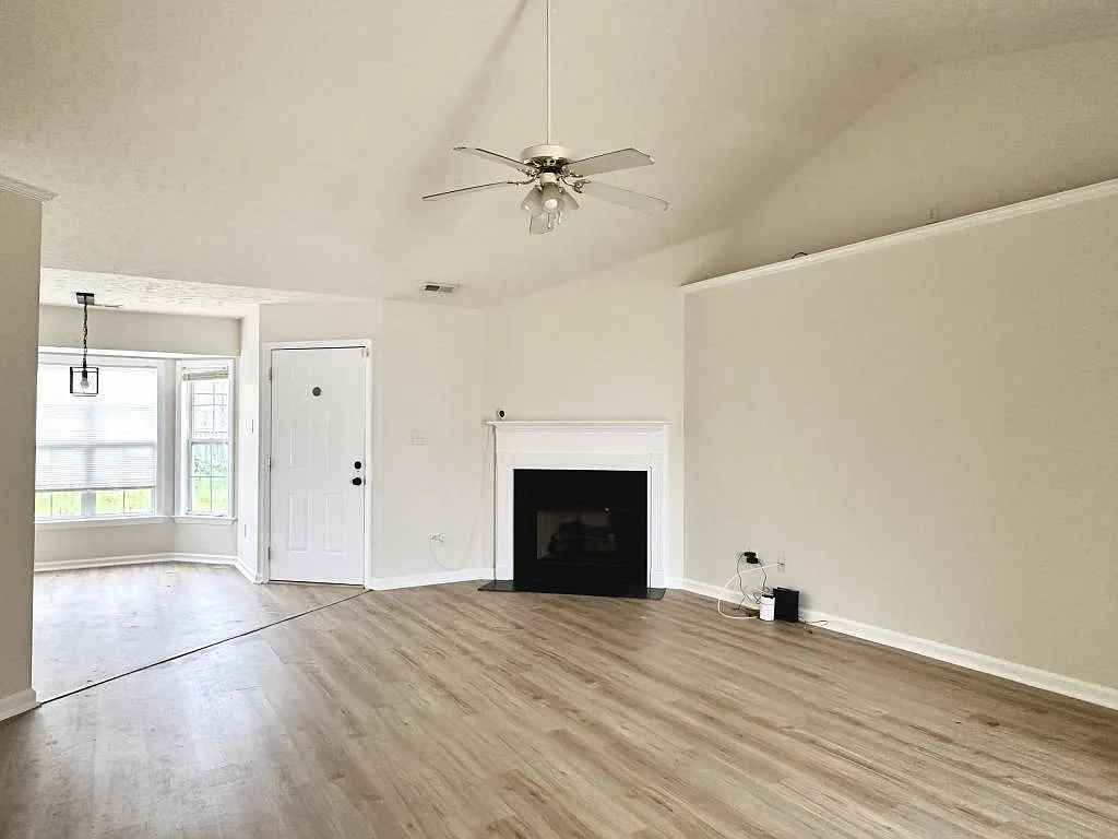 2517 Forest Lodge Dr — Photo 2
