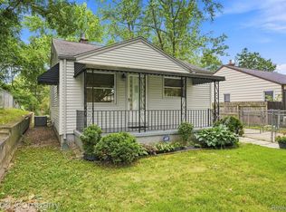 137 W Longfellow Ave, Pontiac, MI 48340