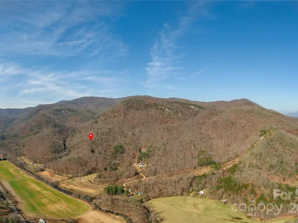 9 Topaz Ln, Tuckasegee, NC 28783