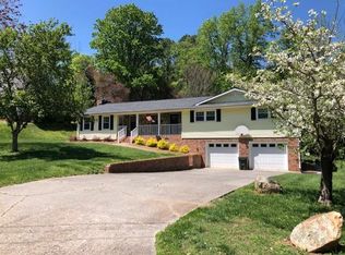 1902 Mountain Brook Dr, Dalton, GA 30720