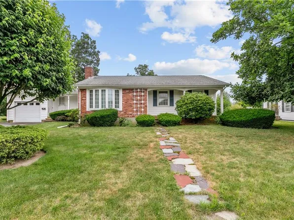 74 Coolspring Dr, Cranston, RI 02920