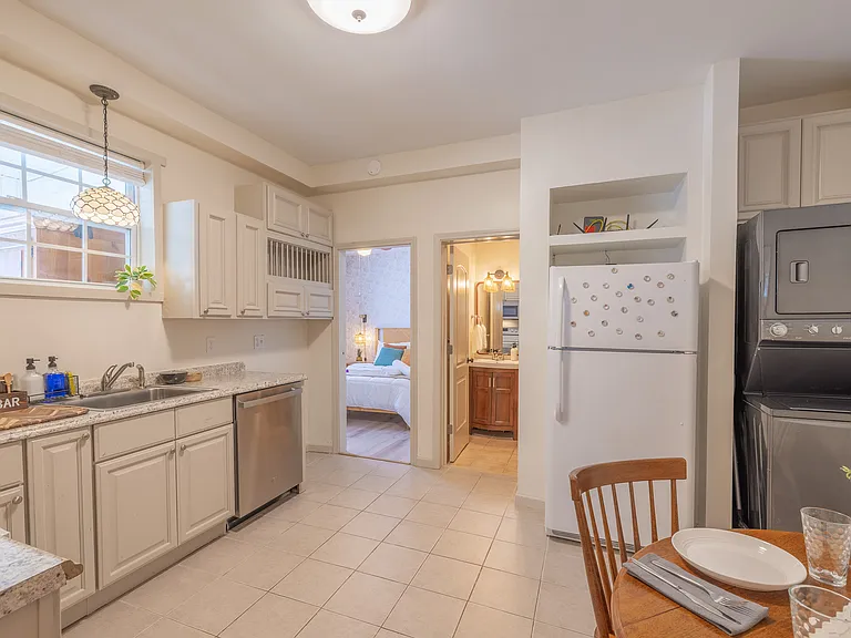 313 W Maple St #2 — Photo 7