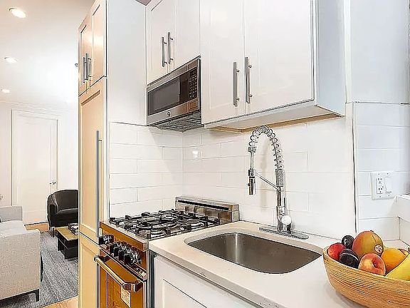 2nd image of 440 W 47th St APT 4G