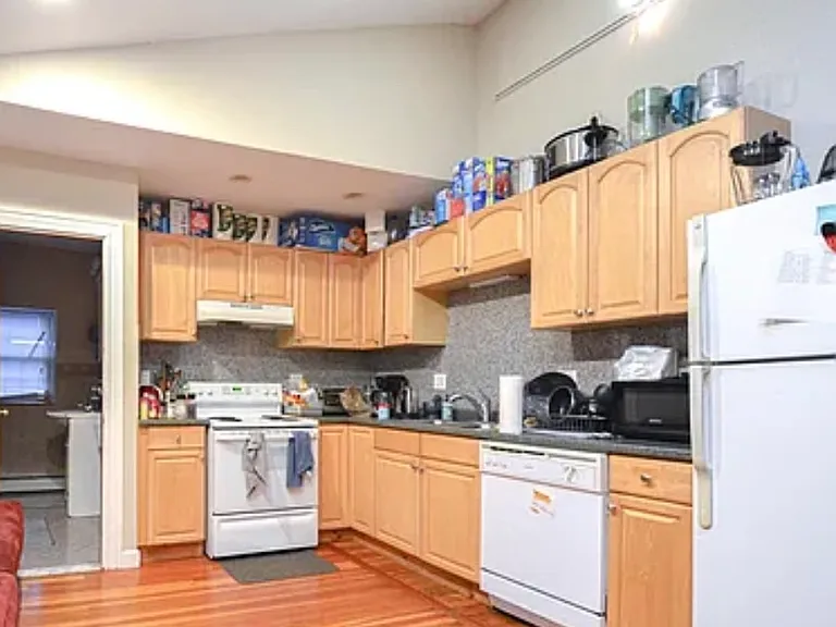 195 Waterman St #5 — Photo 2