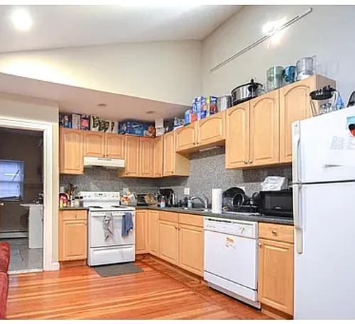 195 Waterman St #5 Photo 1