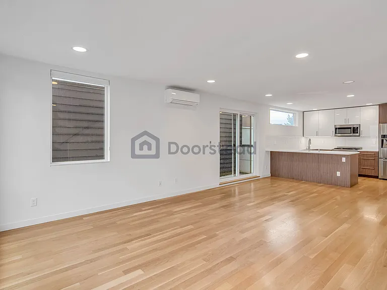 4226 Evanston Ave N — Photo 11
