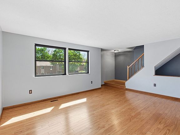 3rd image of 3135 Laurel Ridge Cir