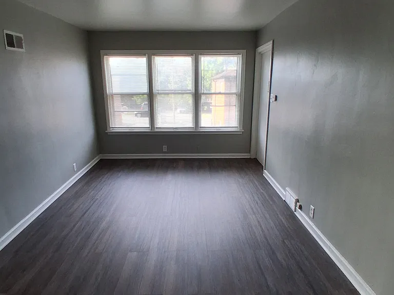 2605 W Victory Ln — Photo 10
