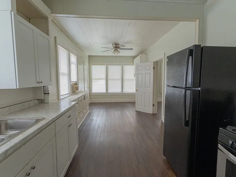2913 Homan Ave — Photo 16