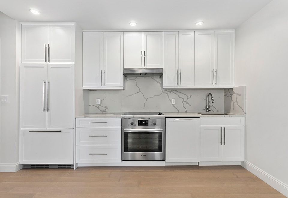 1st image of 915 W End Ave Unit 201