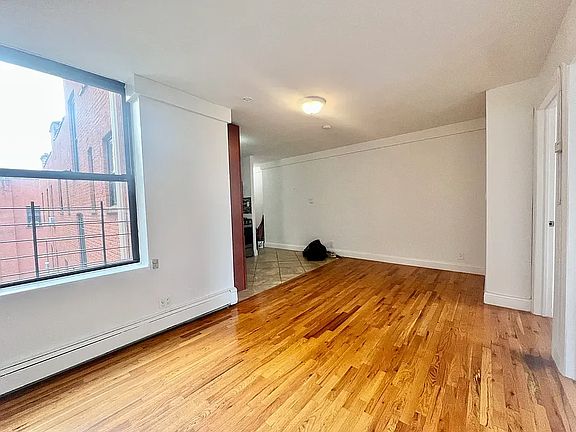 4th image of 951 Putnam Ave APT 3C