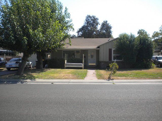 1st image of 1420 Woodland Dr