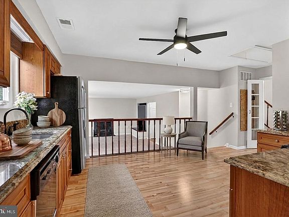 5th image of 306 Lounsbury Ct NE
