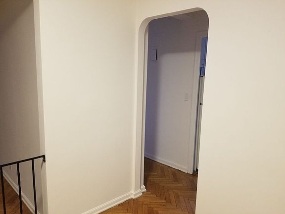 5th image of 139 E 35th St APT 5B