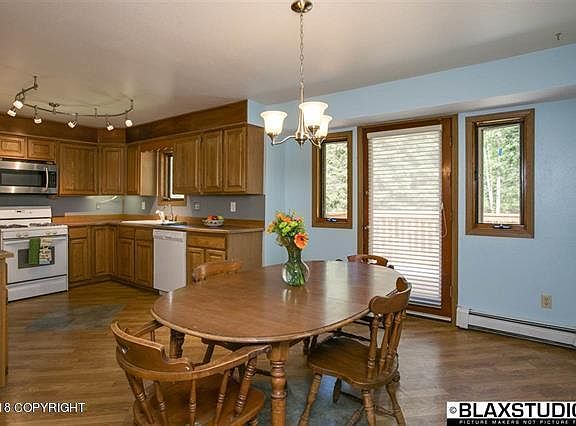 5th image of 2651 Gold St