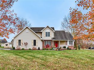 202 Canterberry Dr, New Castle, PA 16105