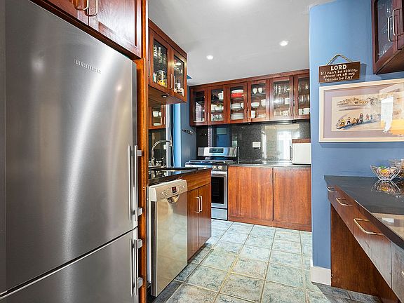 4th image of 215 W 95th St APT 6M